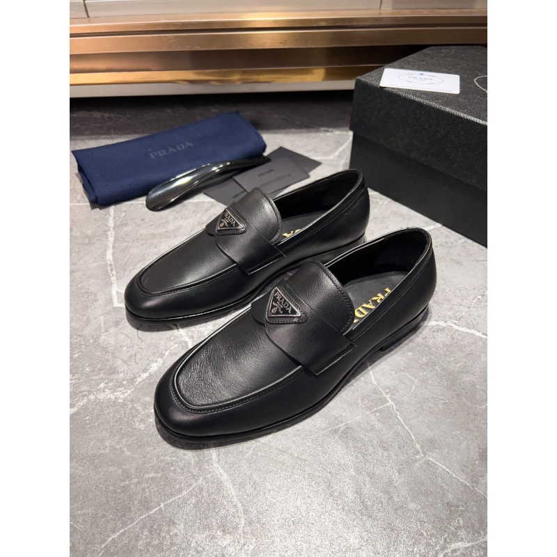 Pra*a leather shoes